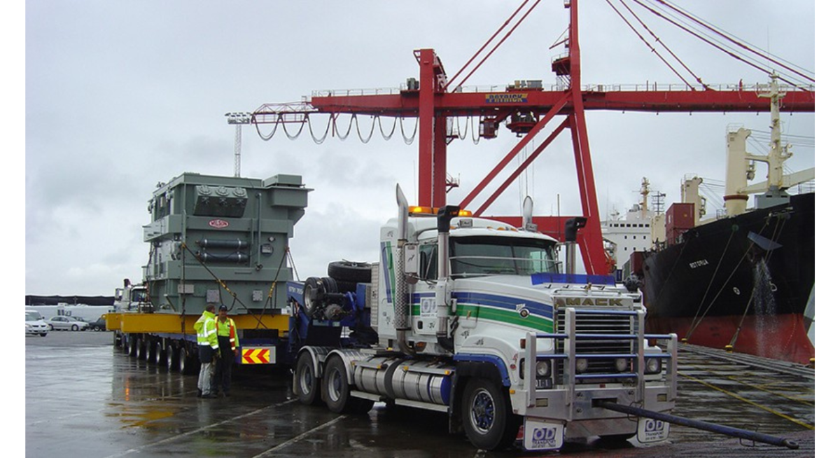 Very Large Transport Operation on the Move: Avoid Area for Safety